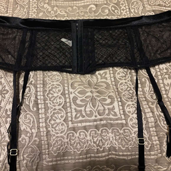 Adorable NWOT 🔥sexy🔥 Cacique garter belt - size 22/24 - Picture 3 of 4